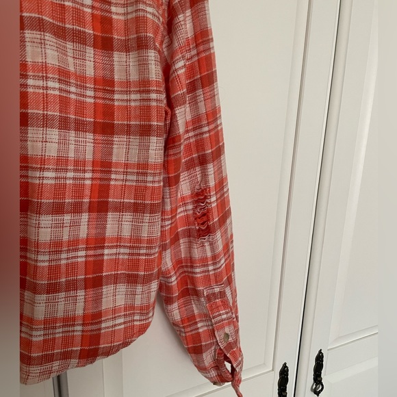 Cropped flannel with distressed sleeves - Picture 3 of 5